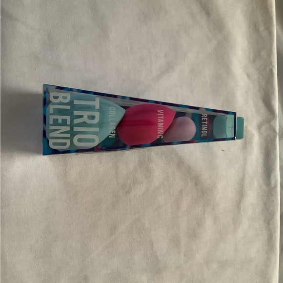 Eye shadow and make up sponges - Picture 4 of 5